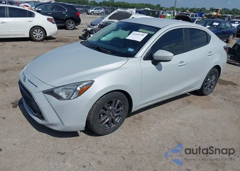 2020 Toyota Yaris Le z USA, uszkodzony, nr VIN 3MYDLBYV9LY712376